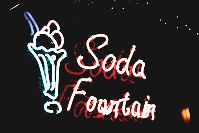 Indonesische frisdrank zoals Teh Botol en Soda Gembira op straatmarkt