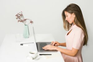 vrouw aan het werk